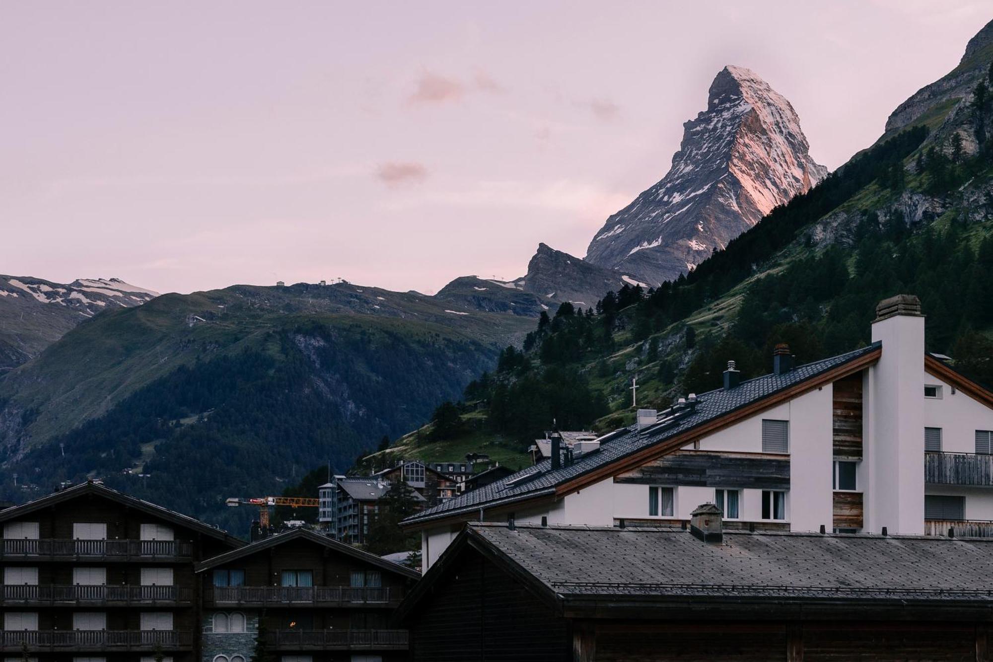Schloss Zermatt - Cbd & Adaptogenic Spa And Sport Hotel Exterior photo