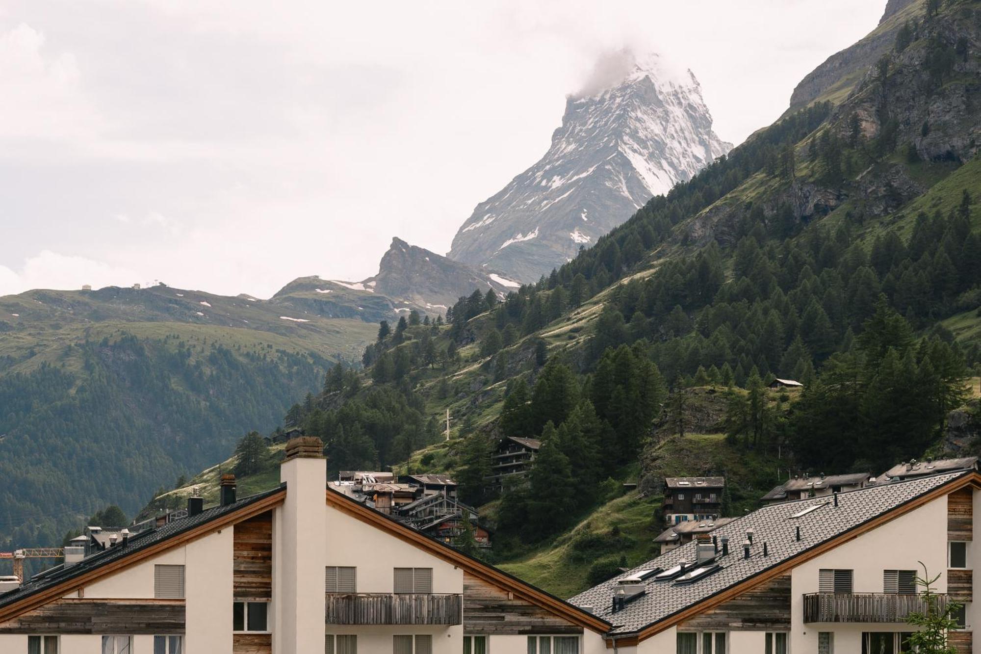 Schloss Zermatt - Cbd & Adaptogenic Spa And Sport Hotel Exterior photo