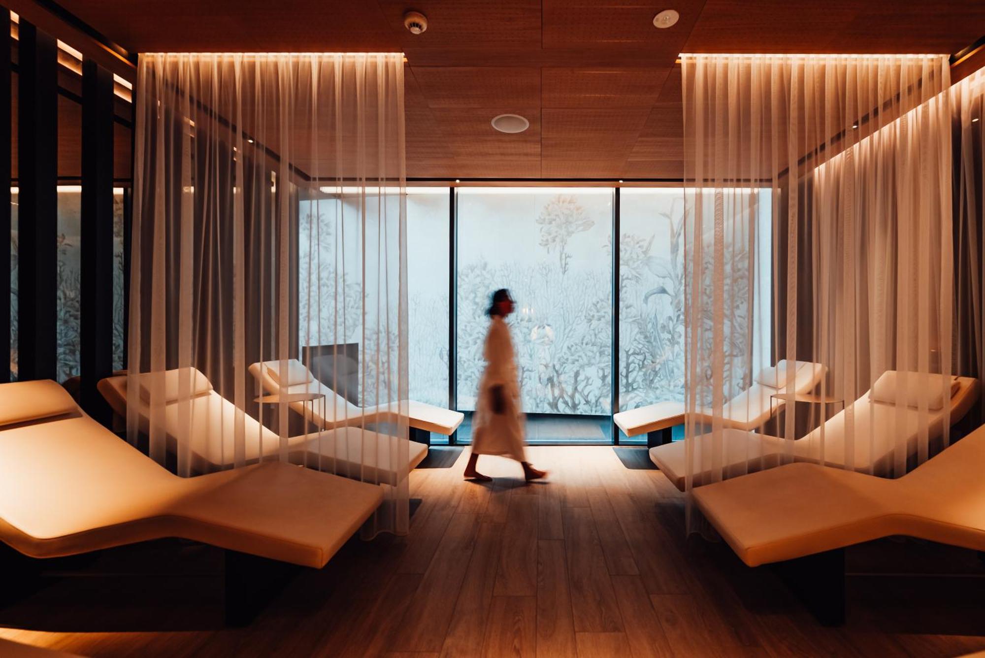 Schloss Zermatt - Cbd & Adaptogenic Spa And Sport Hotel Exterior photo